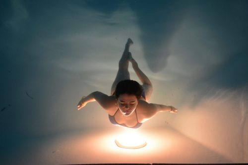 Kleines ABC der Schwimmbadtechnik – Unterwasserscheinwerfer Kleines ABC der Schwimmbadtechnik - Unterwasserscheinwerfer.