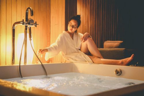 Kleines ABC der Schwimmbadtechnik – über Whirlpool und Jacuzzi Kleines ABC der Schwimmbadtechnik - über Whirlpool und Jacuzzi
